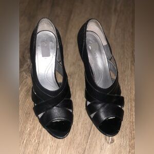 Tahari black heels; open toe shoes; size 7
